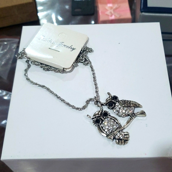 🦉 Owl Necklace - Picture 7 of 7